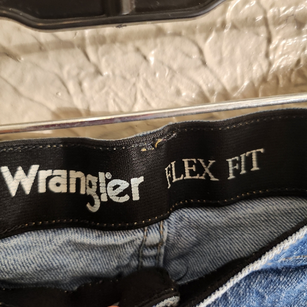 WTANGLER Classic Blue Denim Jeans - Picture 2 of 4